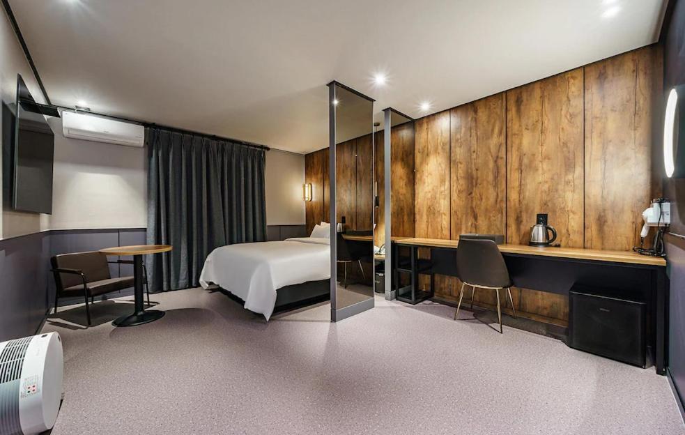 Brown-Dot Hotel Geomdan Inczhon Zewnętrze zdjęcie