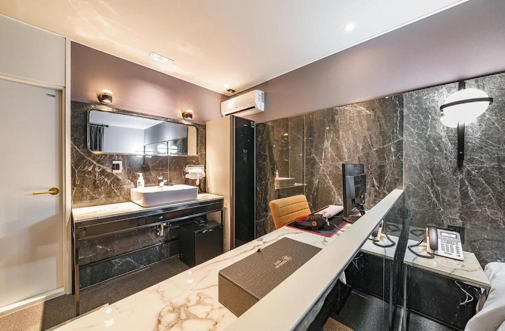 Brown-Dot Hotel Geomdan Inczhon Zewnętrze zdjęcie